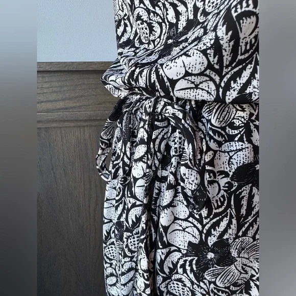 Max Studio Black and White Floral romper adjustable tie waist Euc medium - Picture 5 of 7